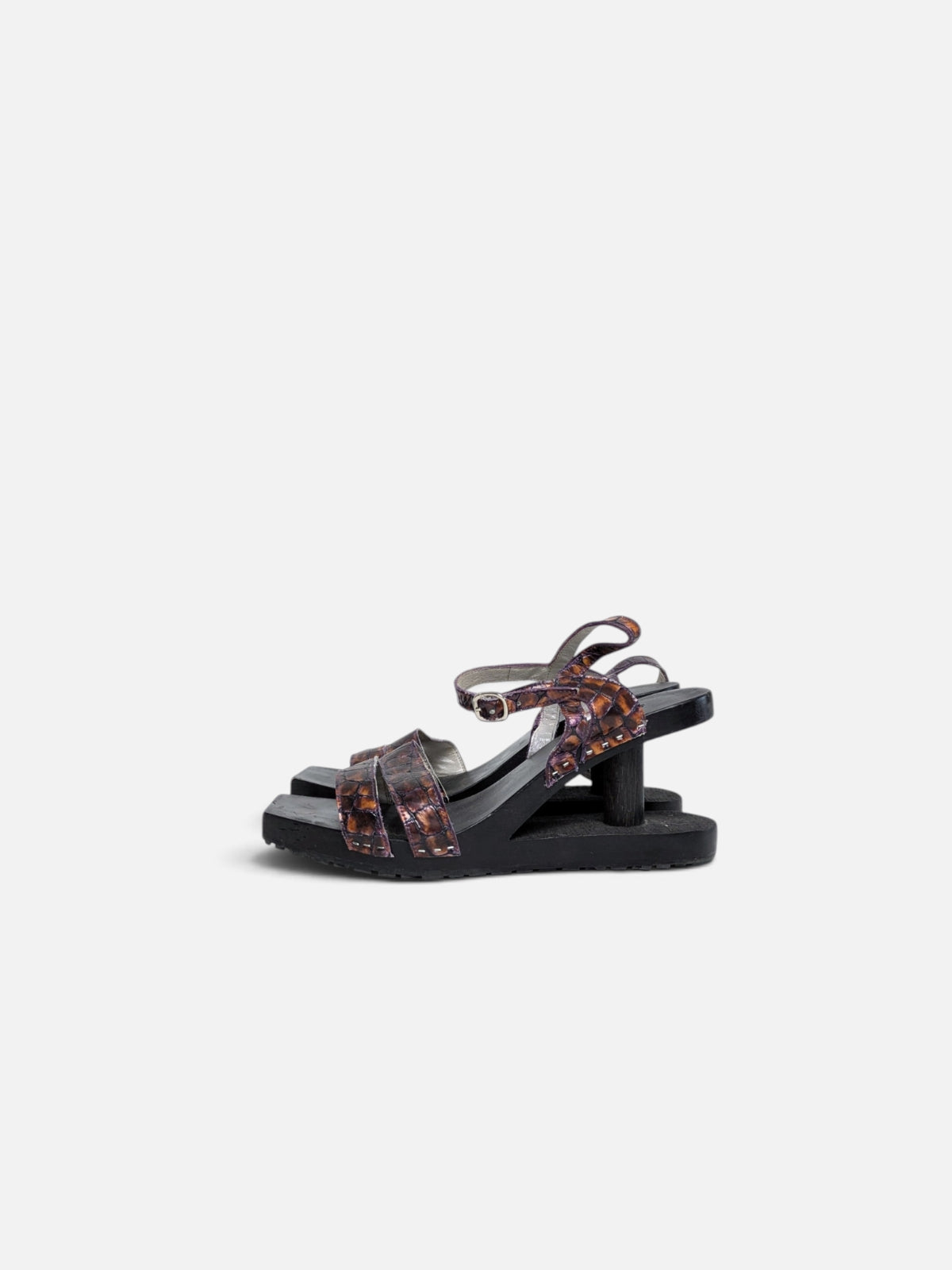 Retro futuristic sculptural heel sandals (90s)
