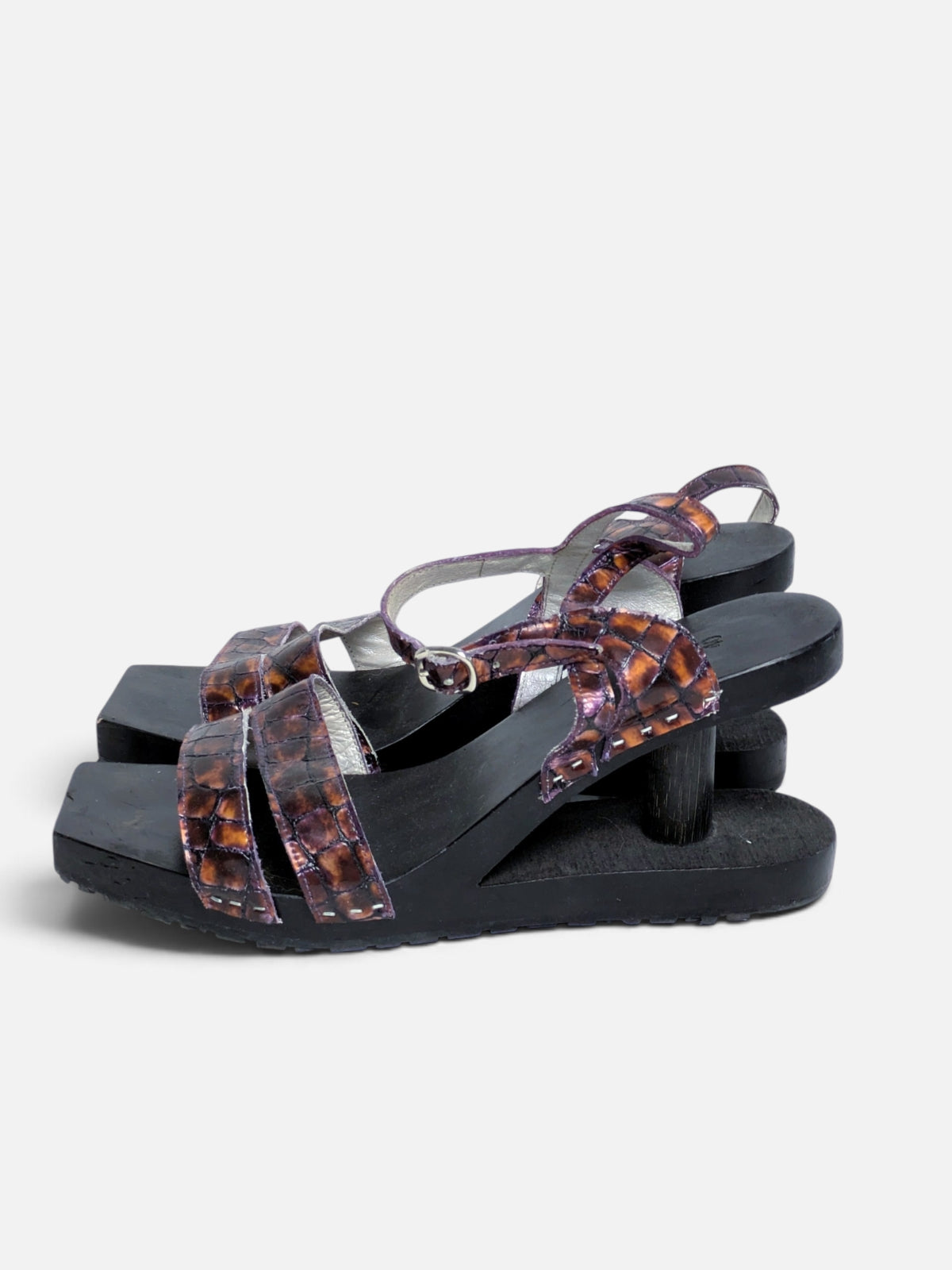 Retro futuristic sculptural heel sandals (90s)