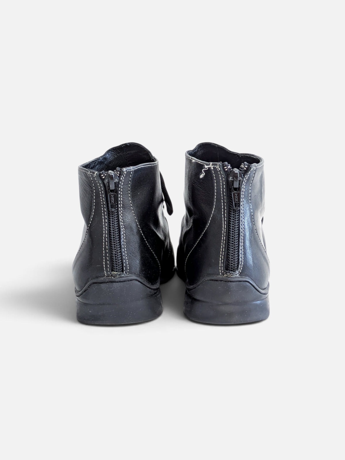 Lace-up pointy ankle boots (2000s)