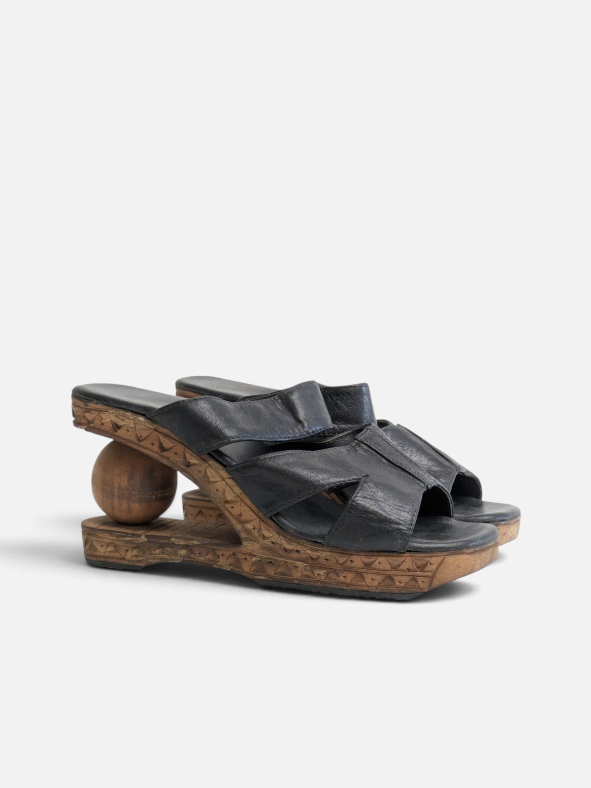 Sculptural wooden platform sandals (90s)