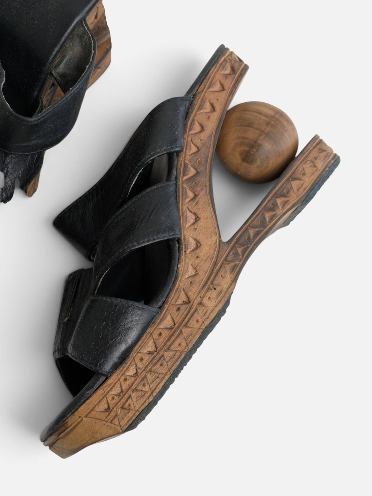 Sculptural wooden platform sandals (90s)
