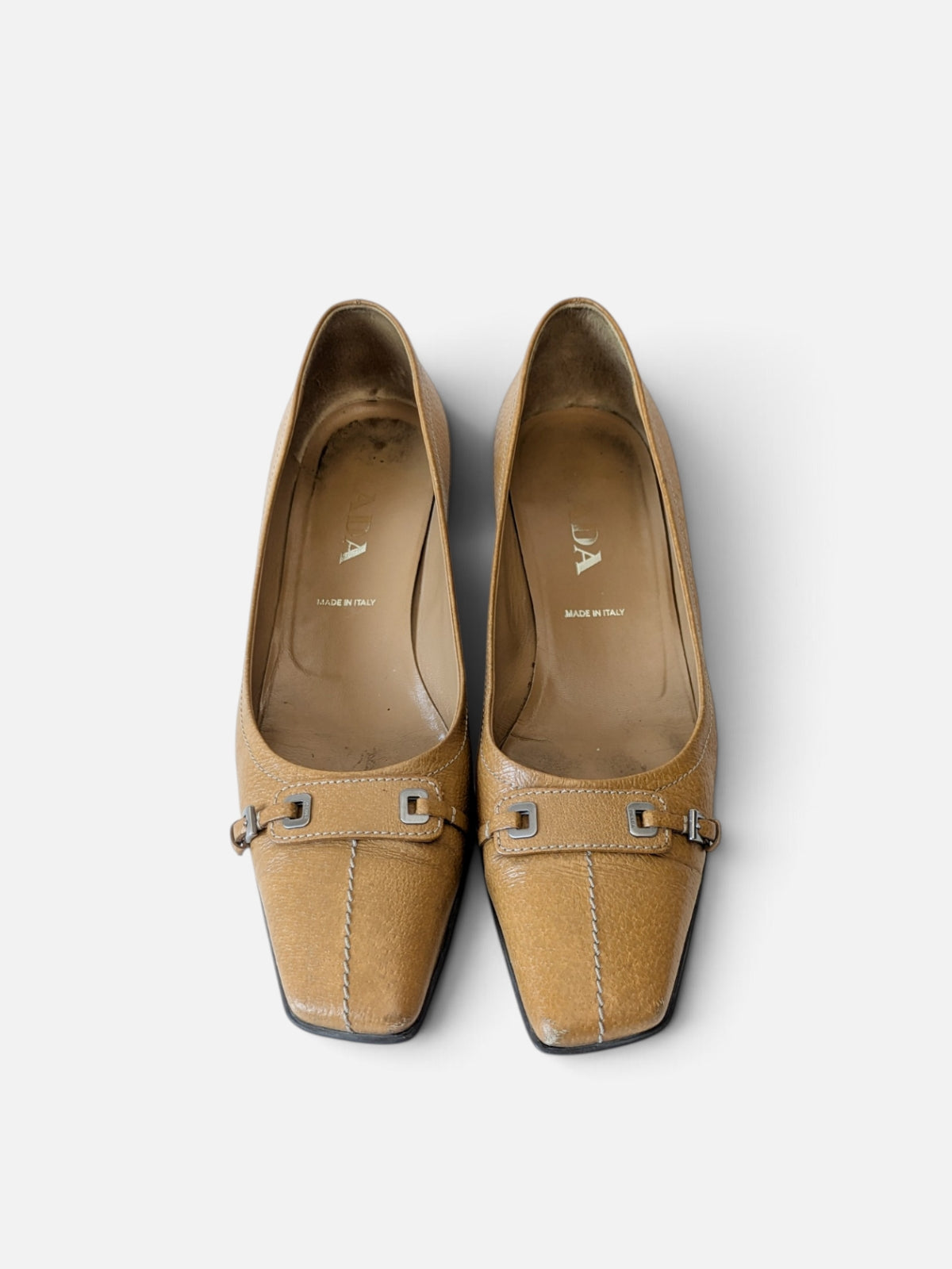 Prada camel leather kitten heels | angular toe (2000s)