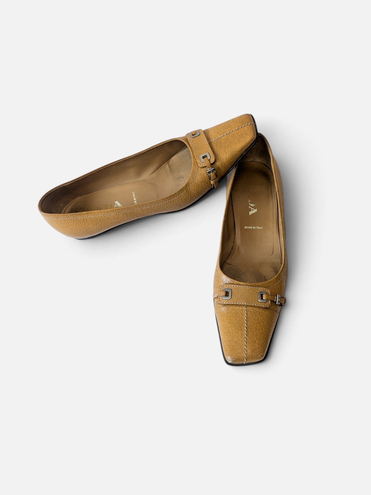 Prada camel leather kitten heels | angular toe (2000s)