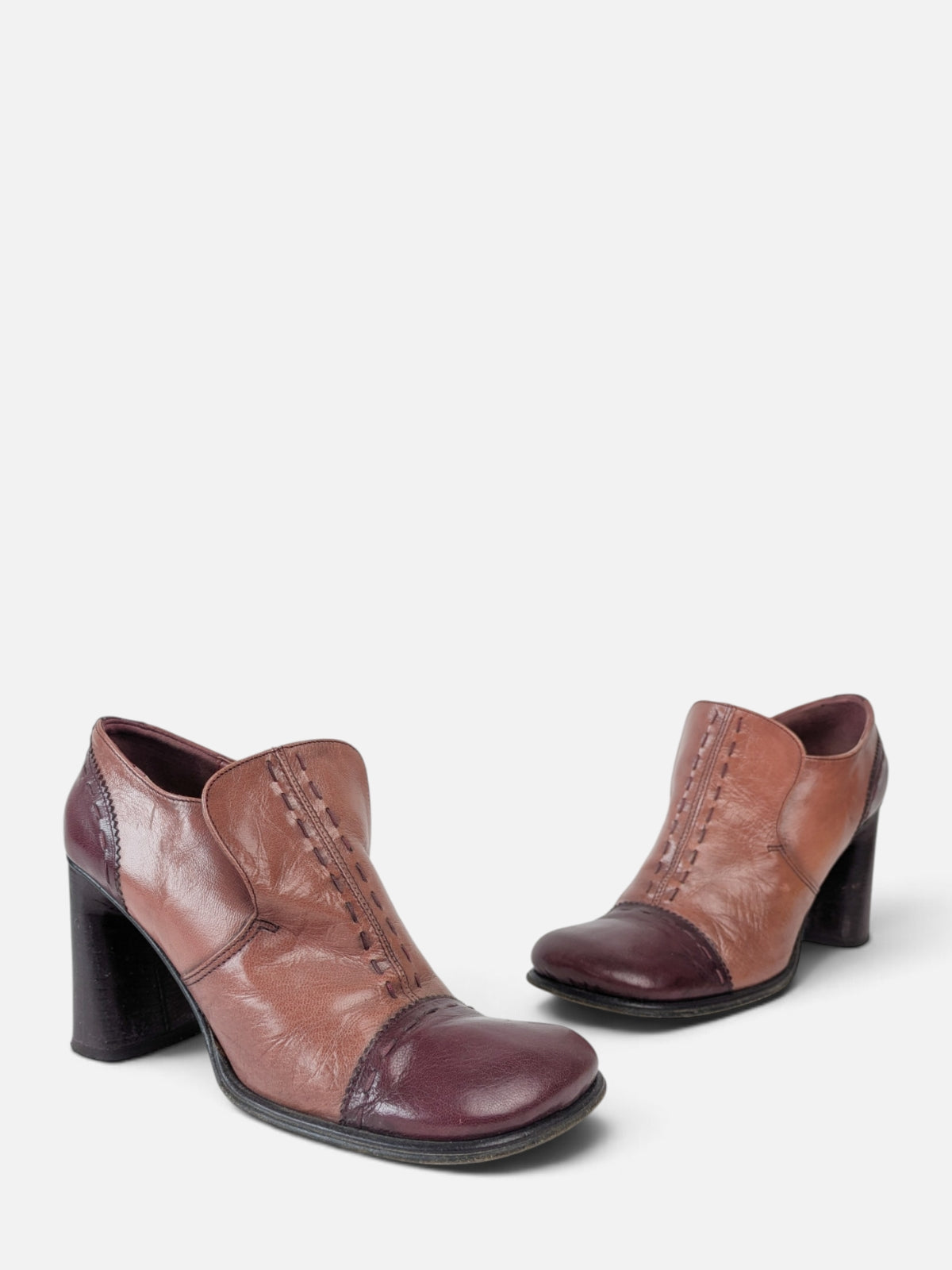 Vintage leather high-cut shoes (2000s)