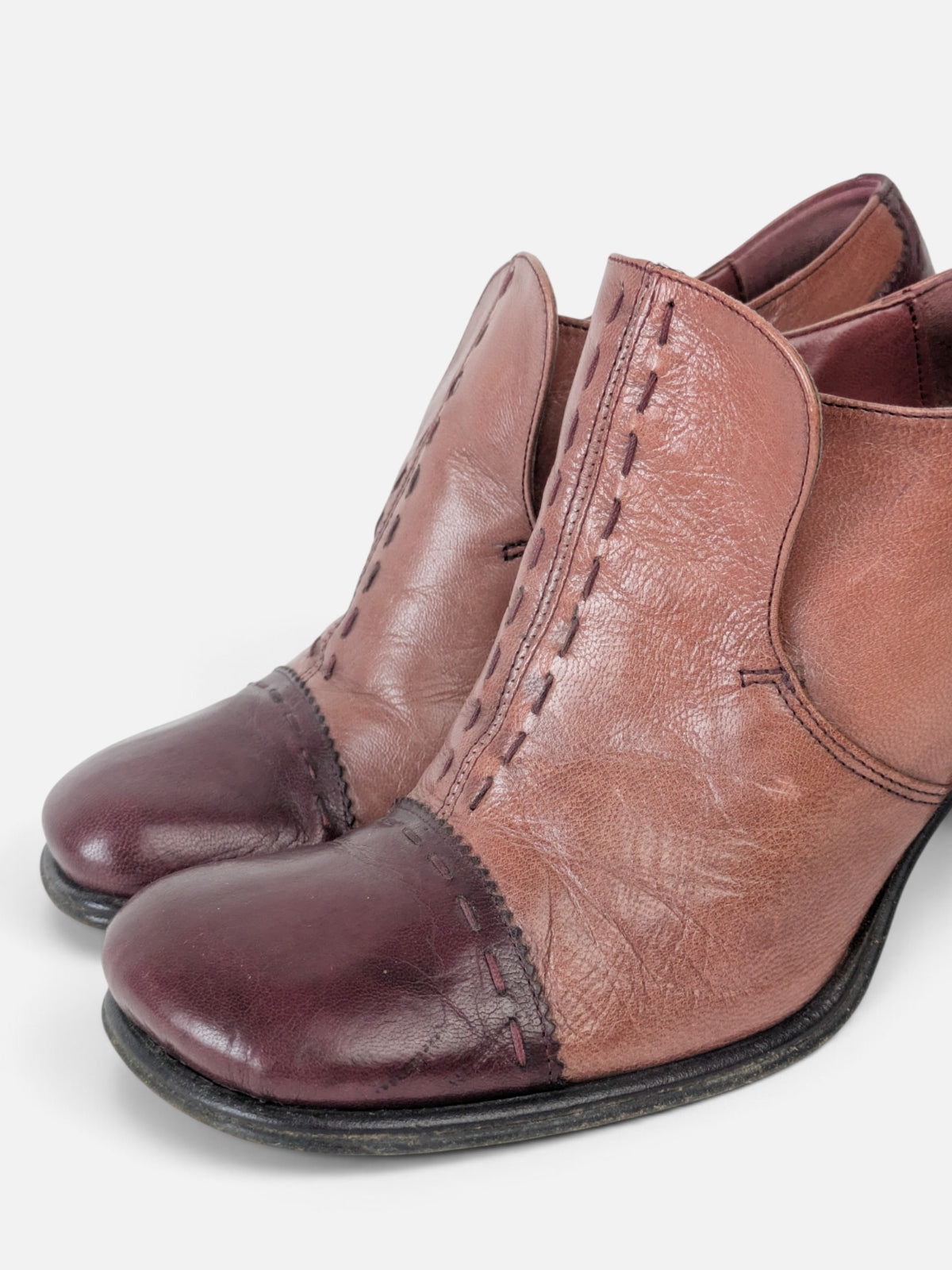 Vintage leather high-cut shoes (2000s)
