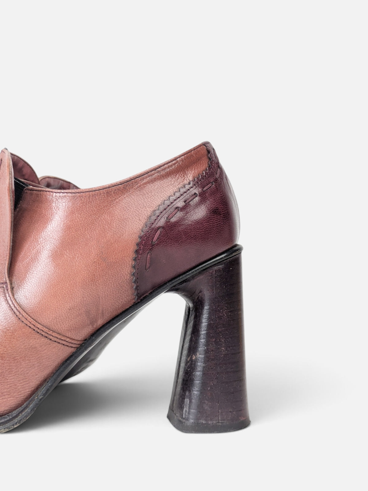Vintage leather high-cut shoes (2000s)