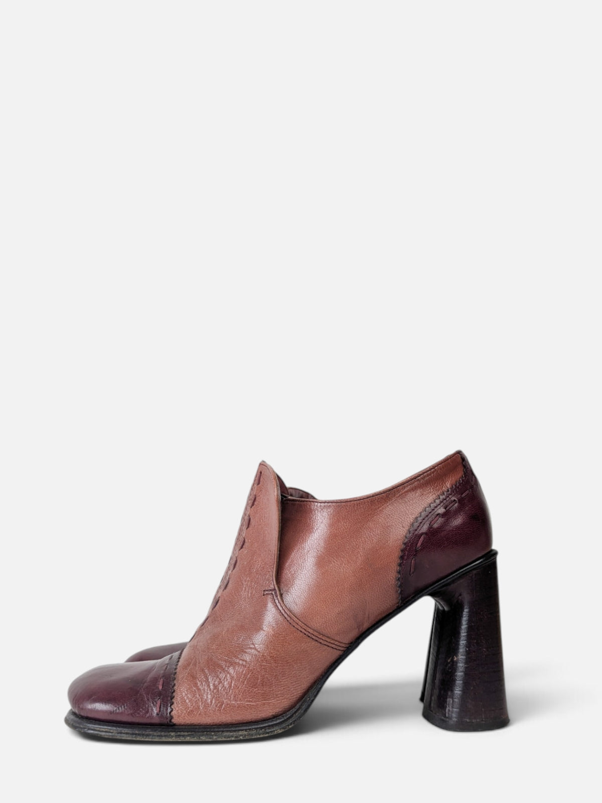 Vintage leather high-cut shoes (2000s)