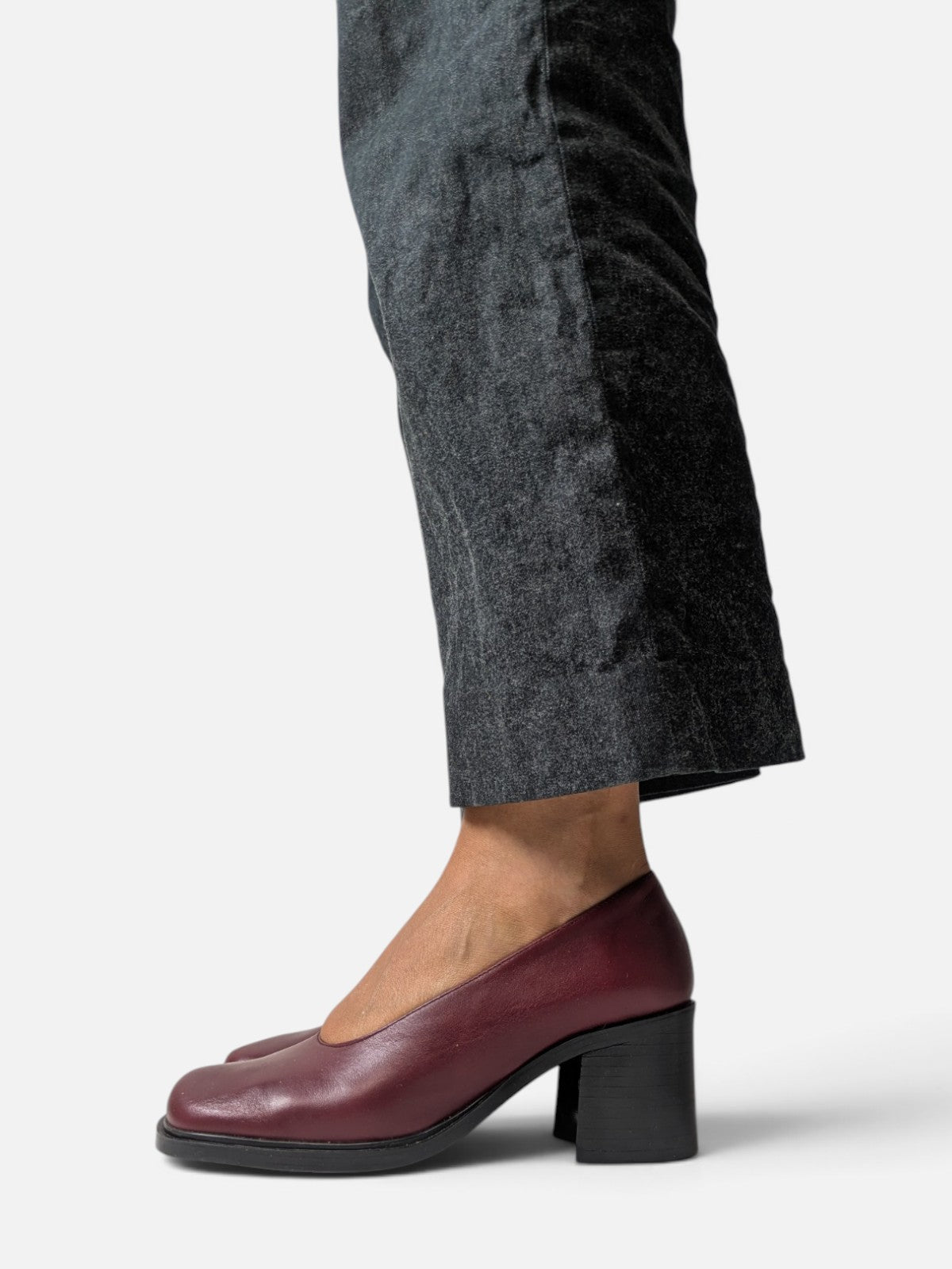 Bordeaux leather sculptural heel pumps (90s)