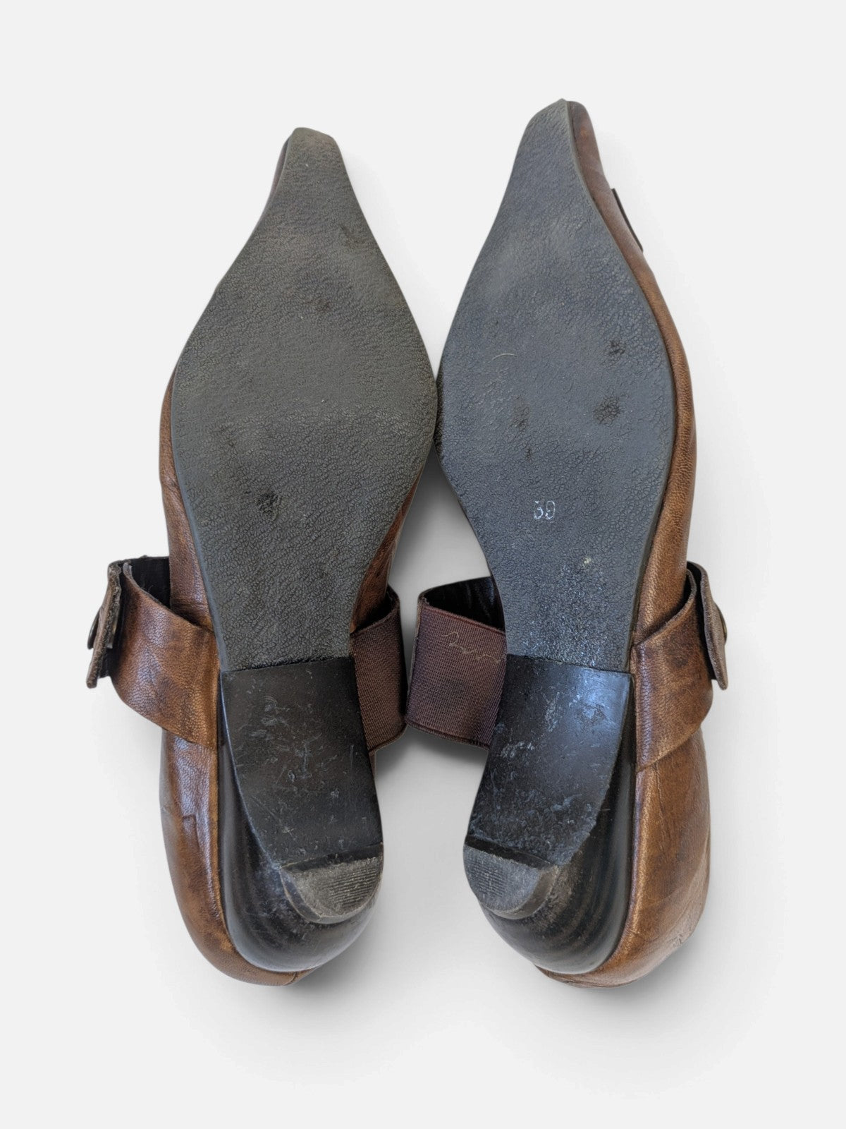 Pointed toe Mary Jane pumps (2000s)