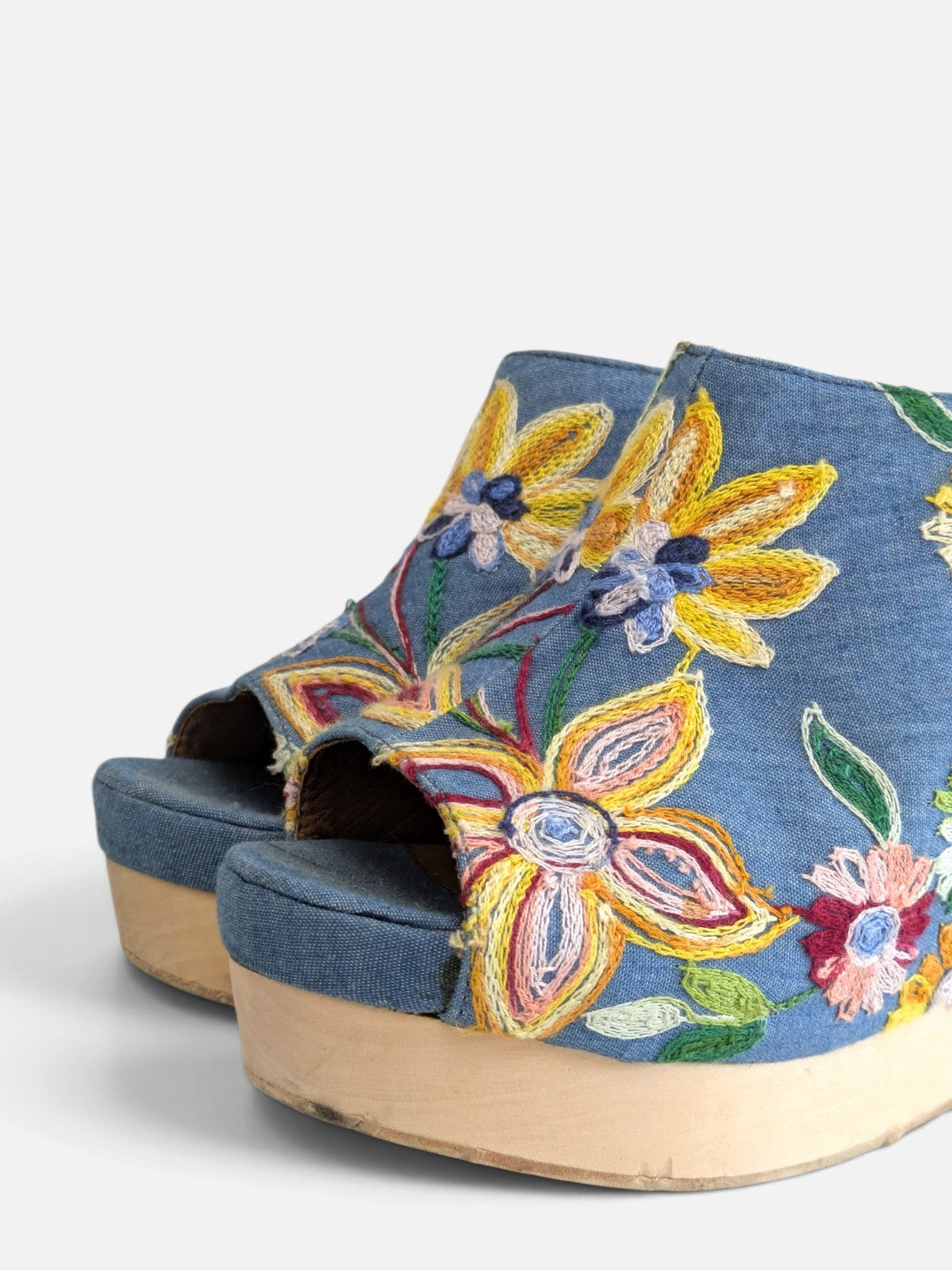 Jeffrey Campbell embroidered wedge clogs (90s)