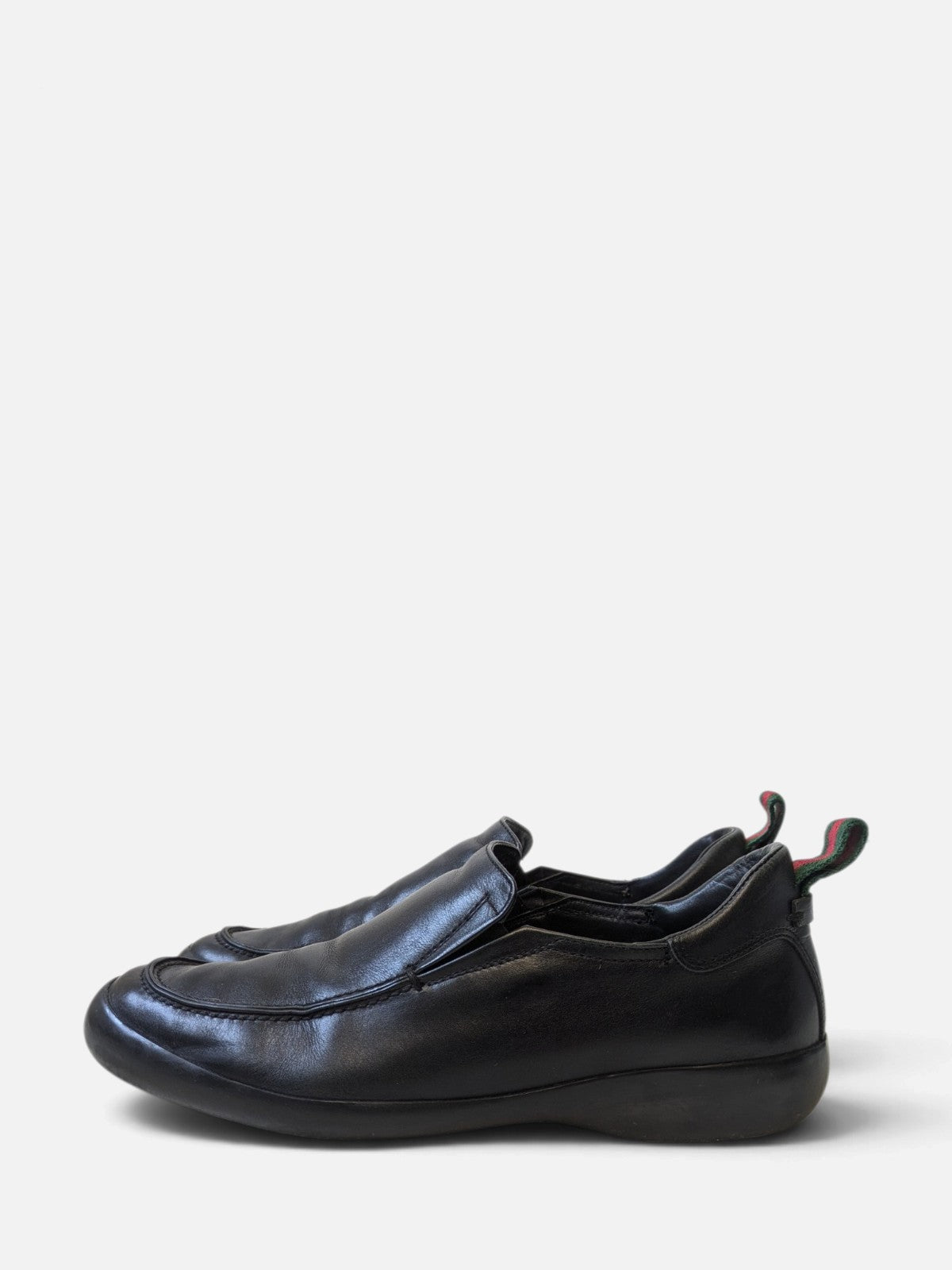 Gucci black leather loafers with striped heel pull (2000s)