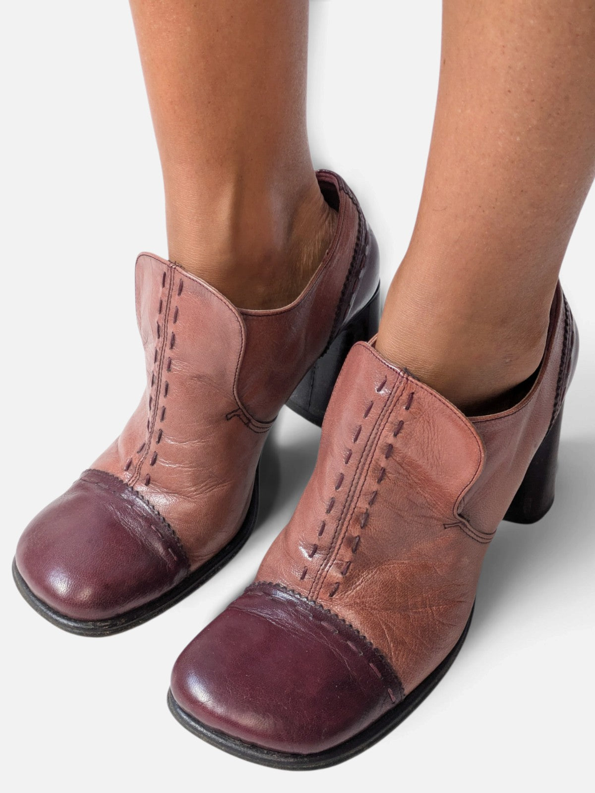 Vintage leather high-cut shoes (2000s)