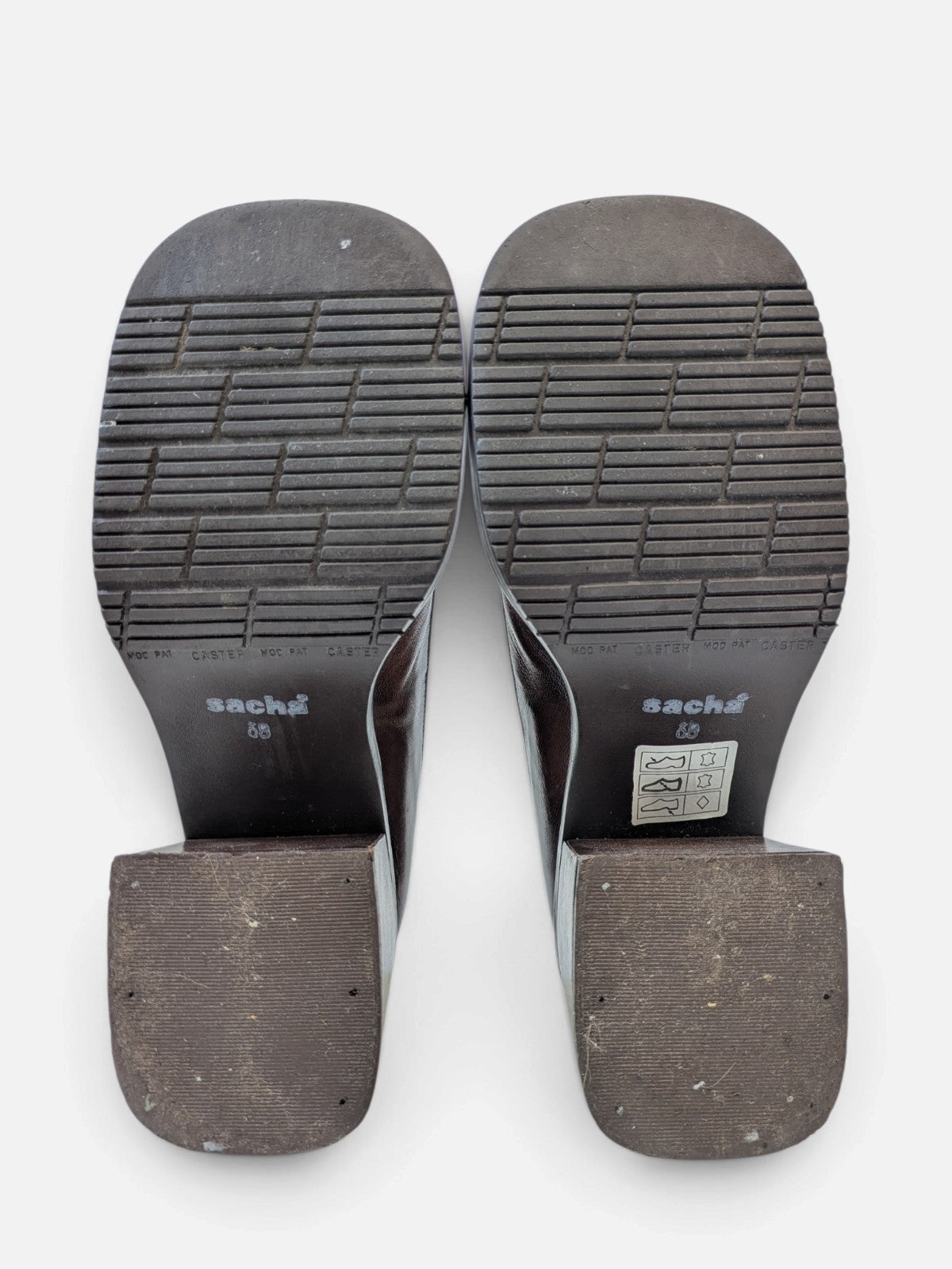 Two-tone block heel pumps (90s)