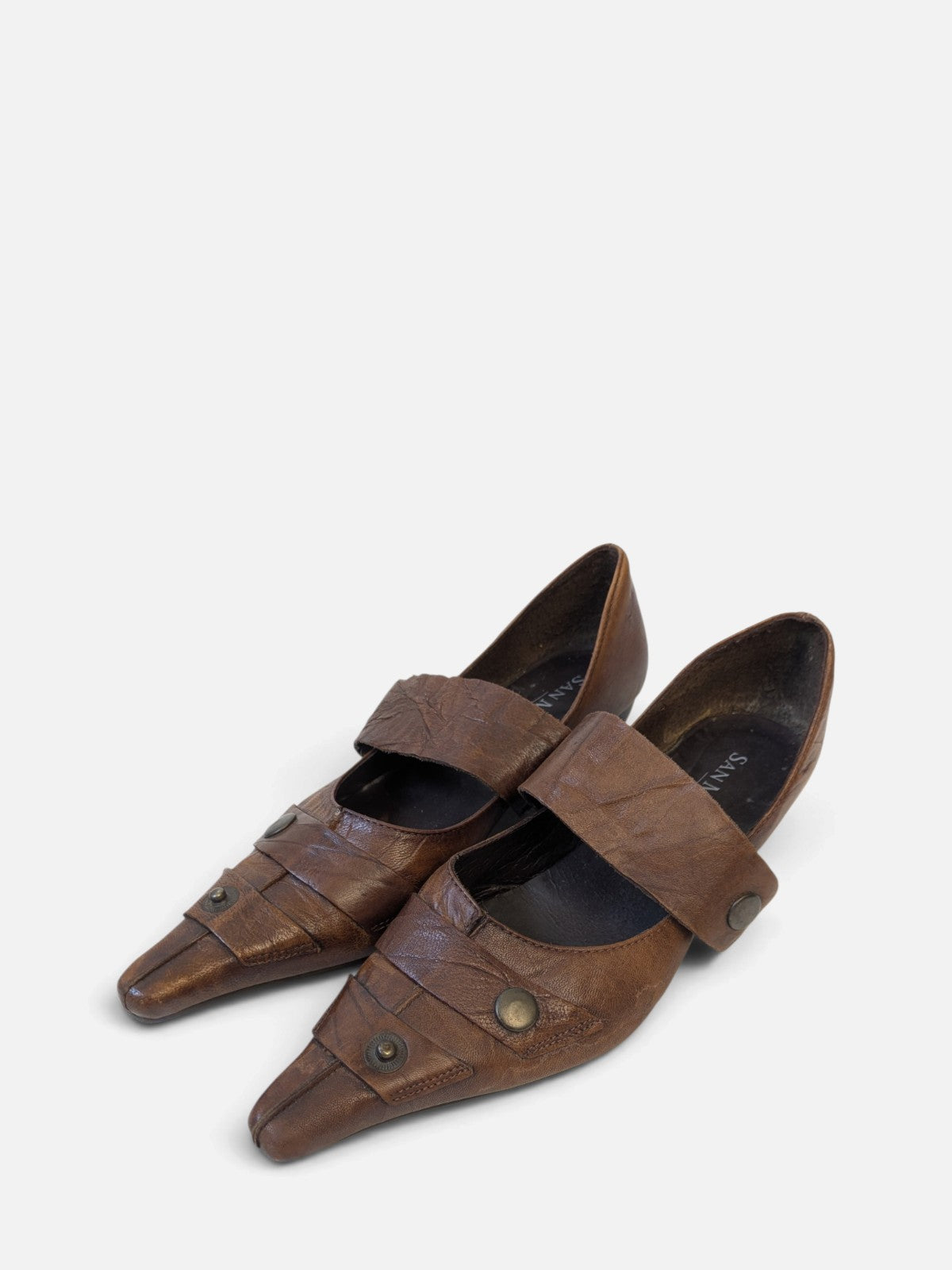 Pointed toe Mary Jane pumps (2000s)