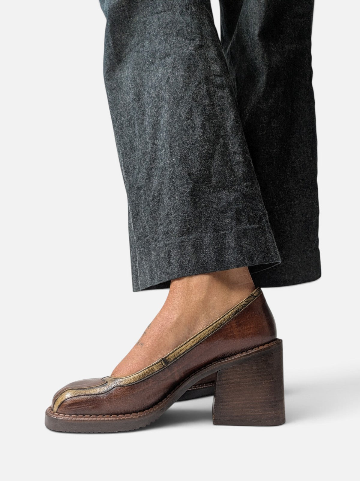 Two-tone block heel pumps (90s)