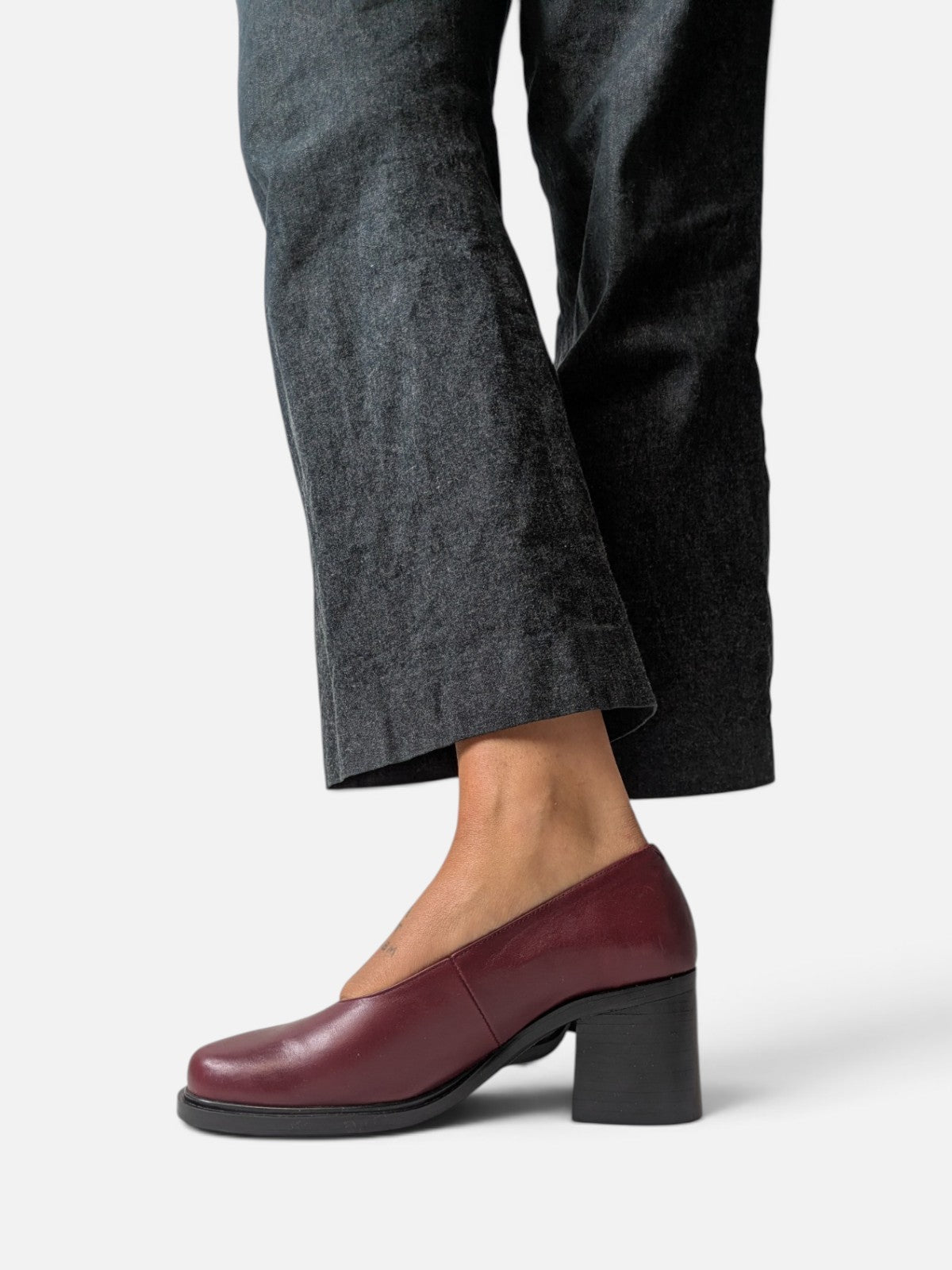 Bordeaux leather sculptural heel pumps (90s)
