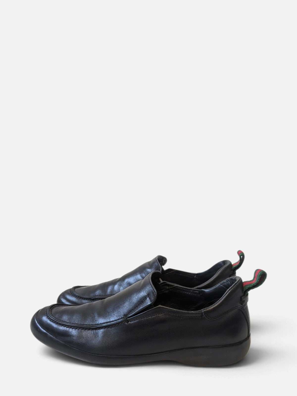 Gucci black leather loafers with striped heel pull (2000s)